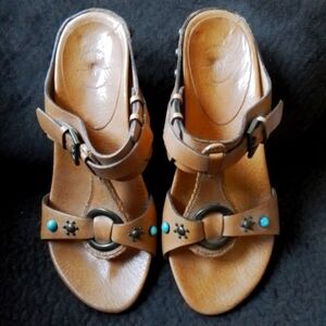 Frye tan leather sandals with stud detailing Size 5 1/2
